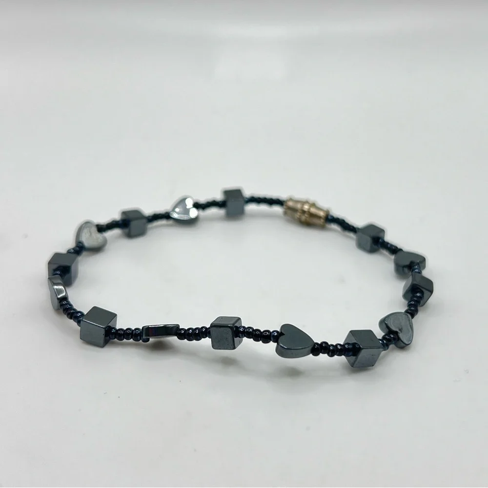 Hematite Heart & Square Bead Bracelet Black Twist Clasp 7.5”
